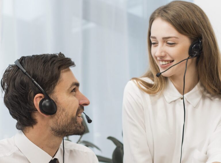 Servicio de atención al cliente a los especialistas registrados en la plataforma de vox salud.